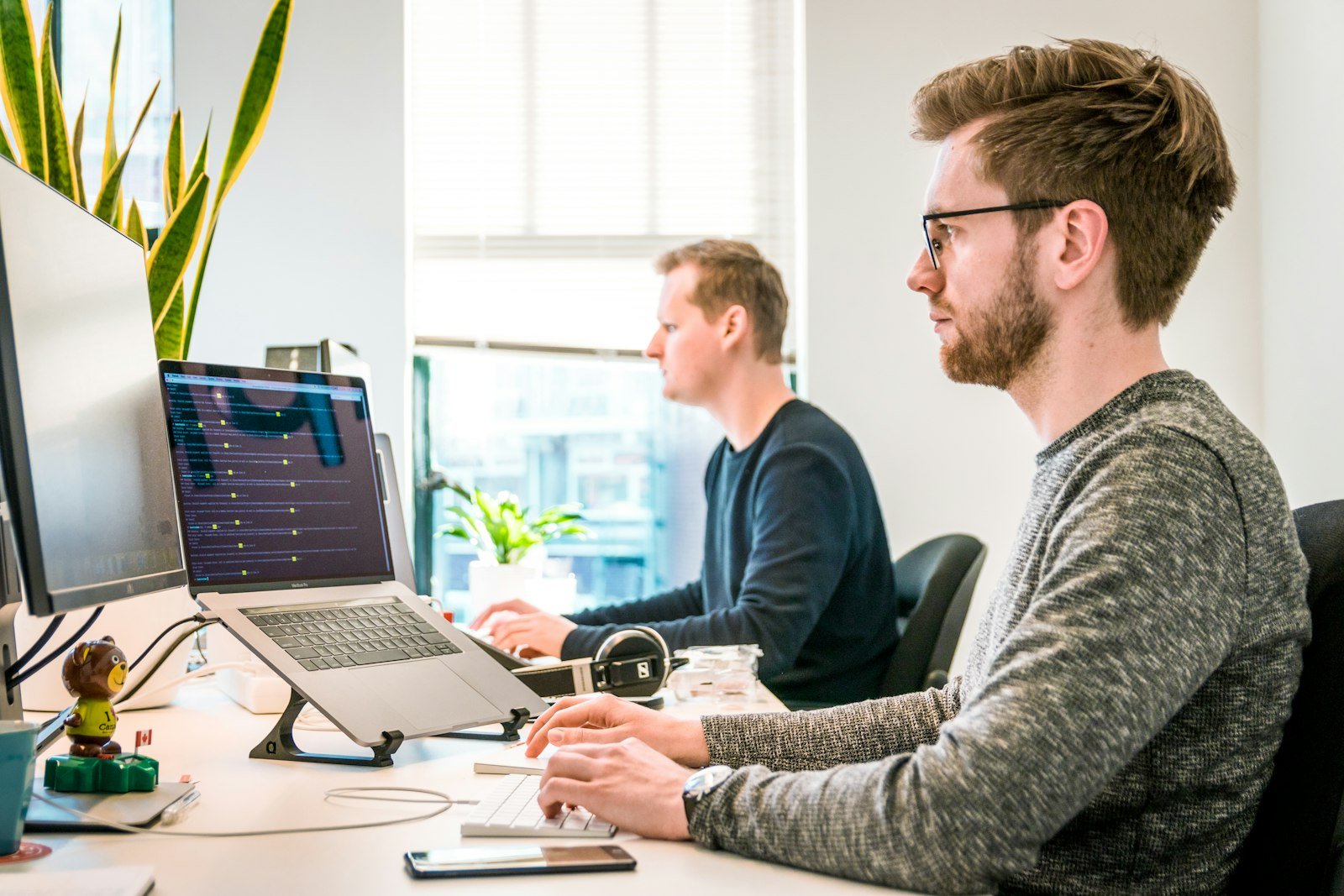 CRM B2B comparatif HubSpot Salesforce - S Lead Digital